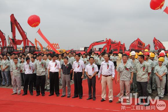 2012“宇通重工杯”中国矿用车机手争霸赛在郑州市举行